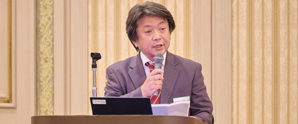獨協大学父母の会副代表幹事／国際教養学部長 二宮哲 教授